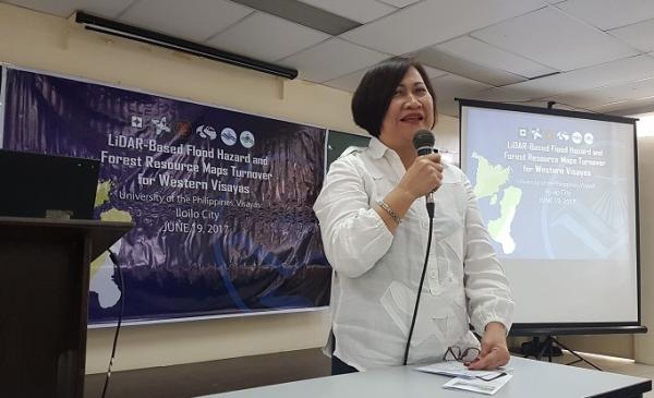 Dr. Emelyn Flores of DOST VI formally closing the maps turnover.